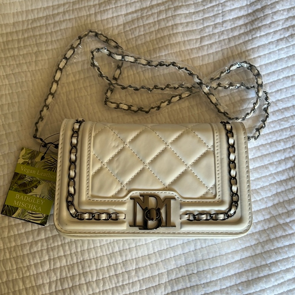Vegan leather Badgley Mischka crossbody purse